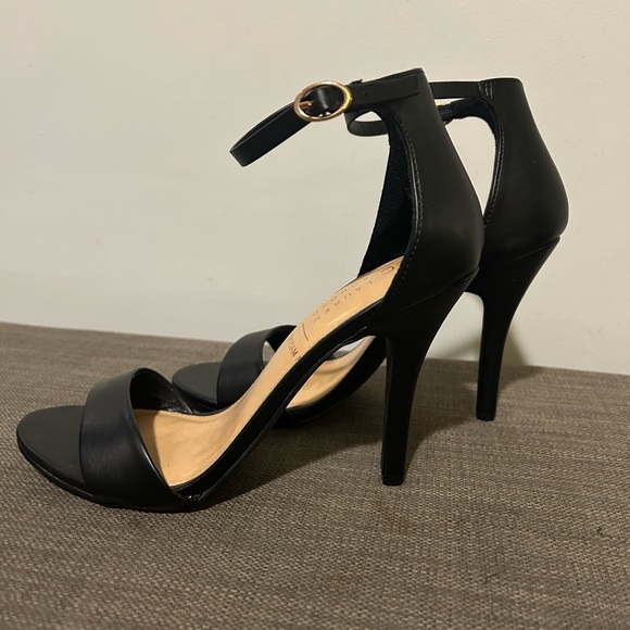 Lauren Conrad “Hematite” Memory Foam Heels - Picture 6 of 10